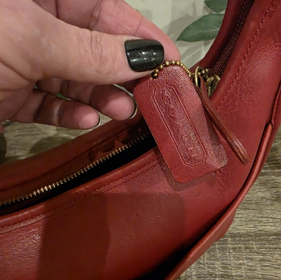 Coach 9033 ERGO Pocket ZIP  RED  EUC VINTAGE PRICE IS FIRM - Picture 9 of 16